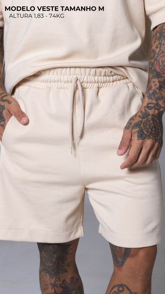 BERMUDA MOLETOM LISA CREAM COM ELASTICO