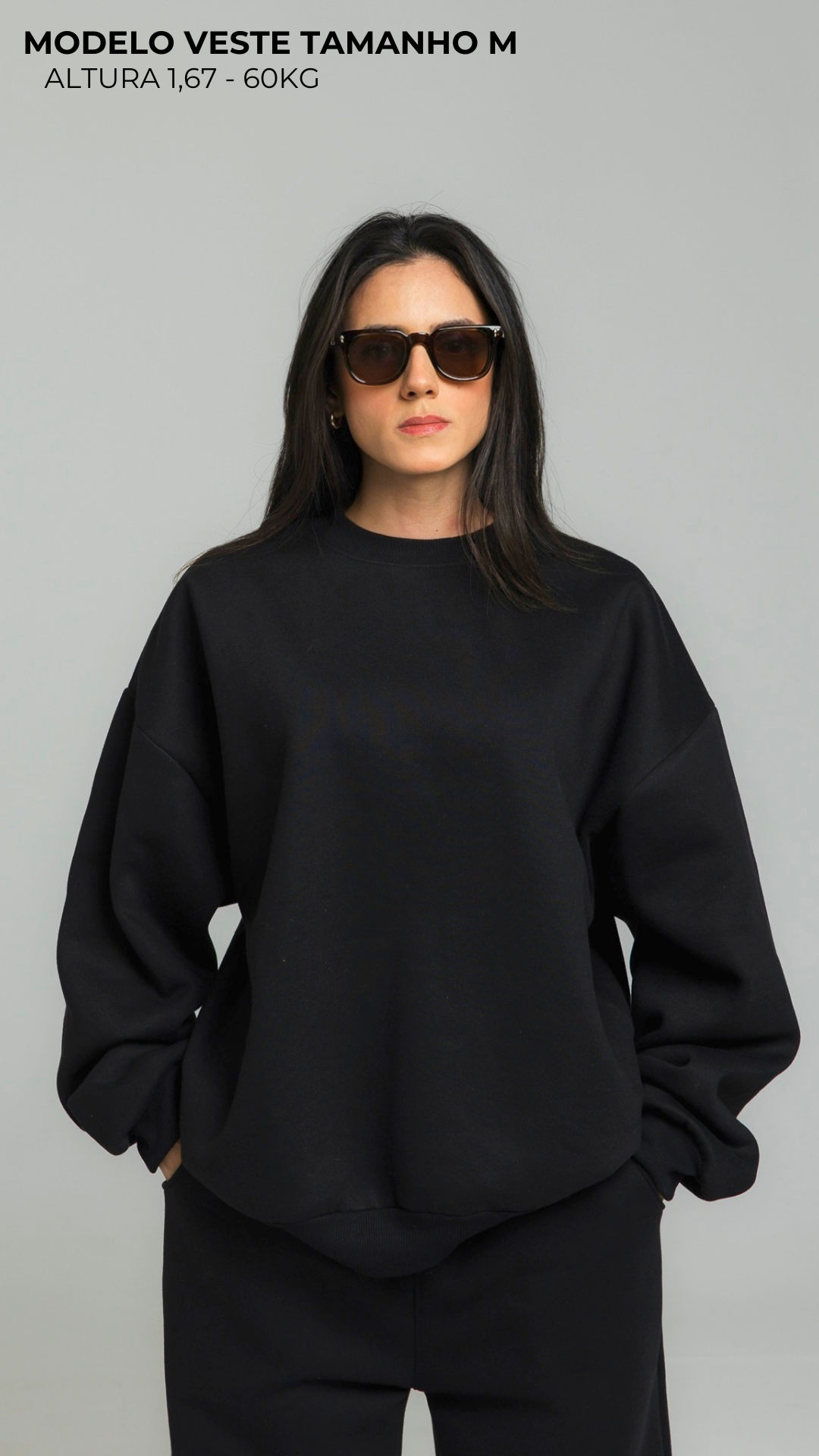 BLUSA DE MOLETOM COM TOUCA PRETA