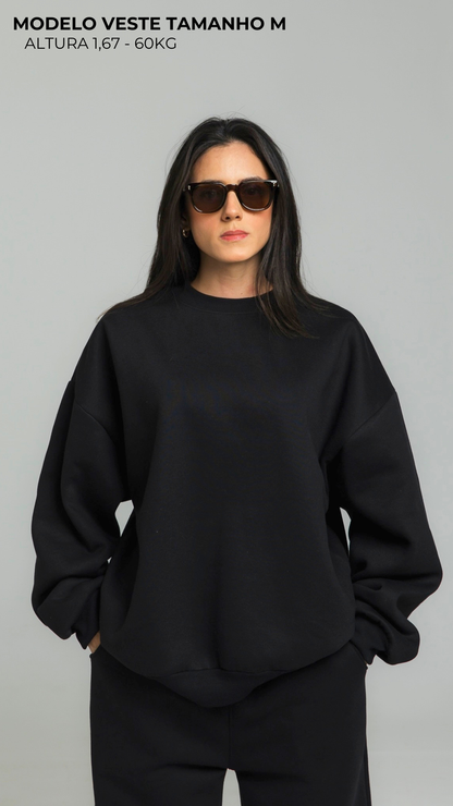 BLUSA DE MOLETOM COM TOUCA PRETA
