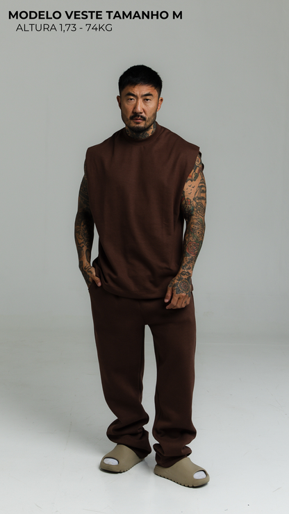 CONJUNTO CALÇA E REGATA MACHÃO MARROM