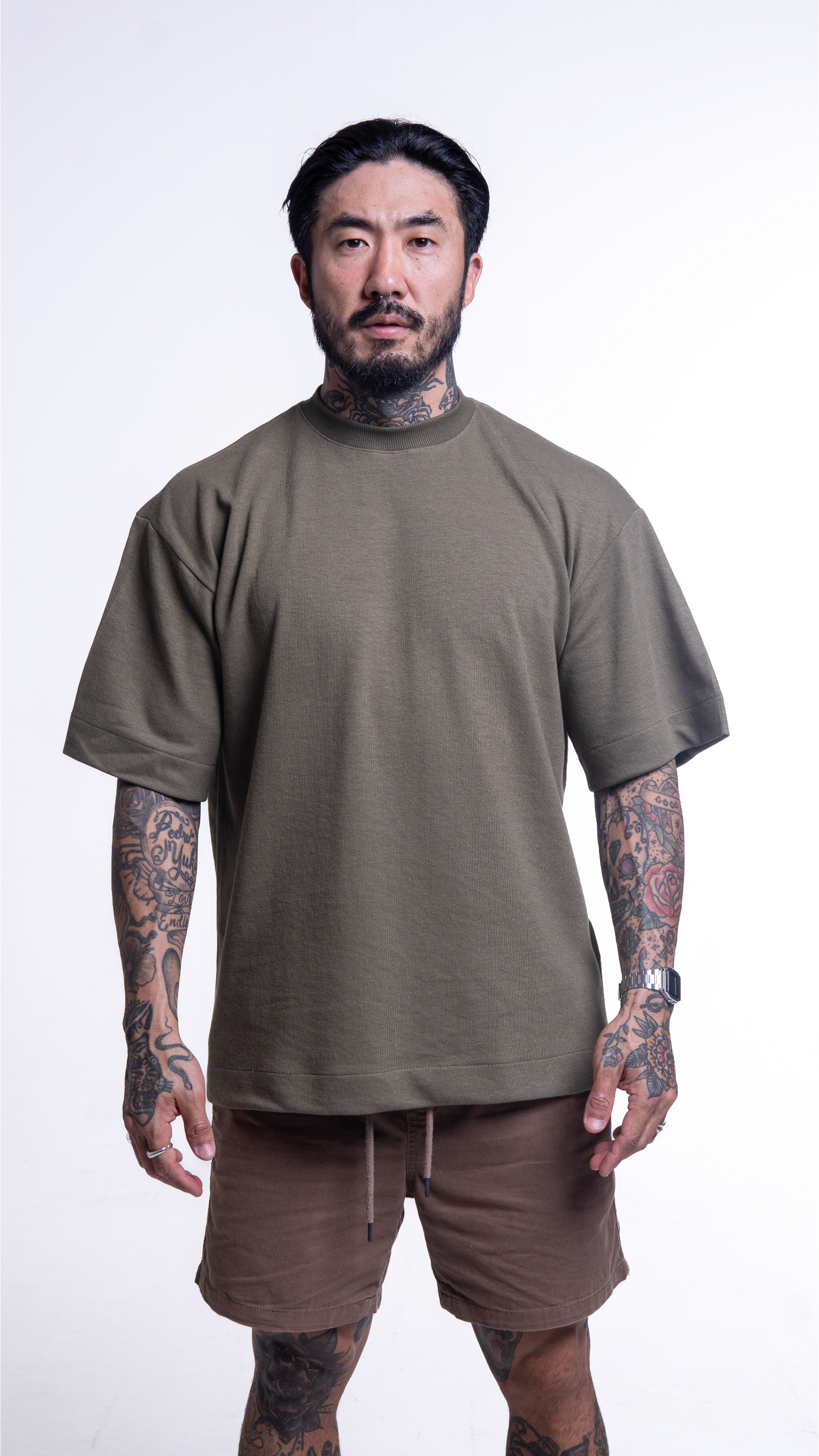KIT 3 CAMISETAS  OVERSIZED  MASCULINAS CINZA ASFALTO, OFF WHITE E VERDE AZEITONA