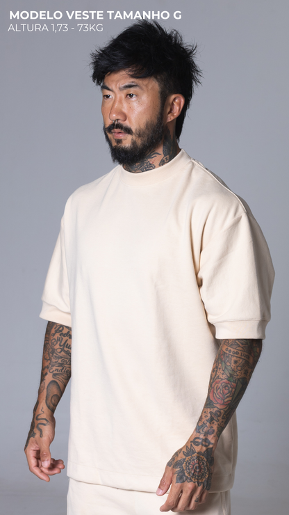 CAMISETA REGULAR FIT MOLETOM MANGA CURTA CREAM