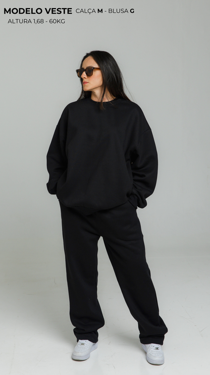 BLUSA DE MOLETOM COM TOUCA PRETA