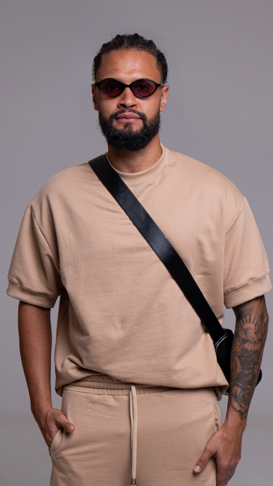 CAMISETA REGULAR FIT EM MOLETOM MANGA CURTA COR MOCHA