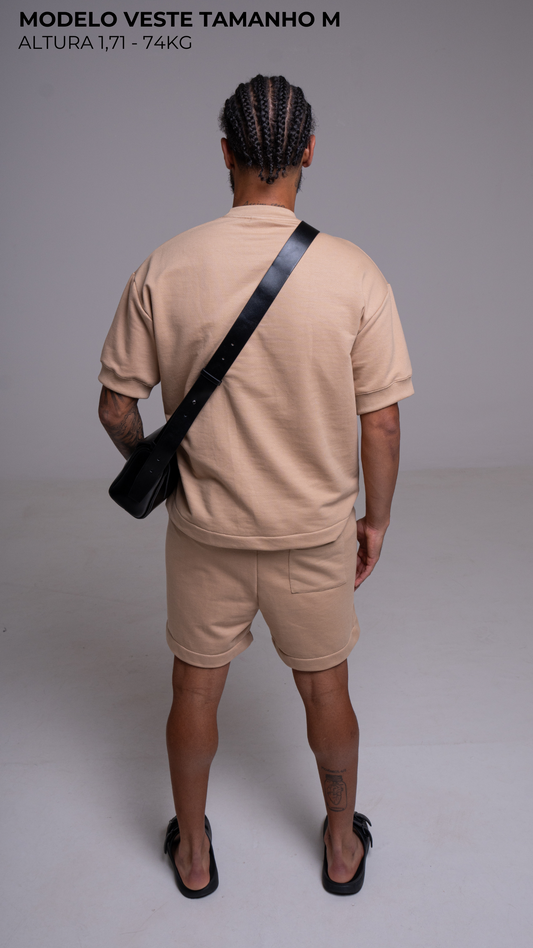 CAMISETA REGULAR FIT EM MOLETOM MANGA CURTA COR MOCHA