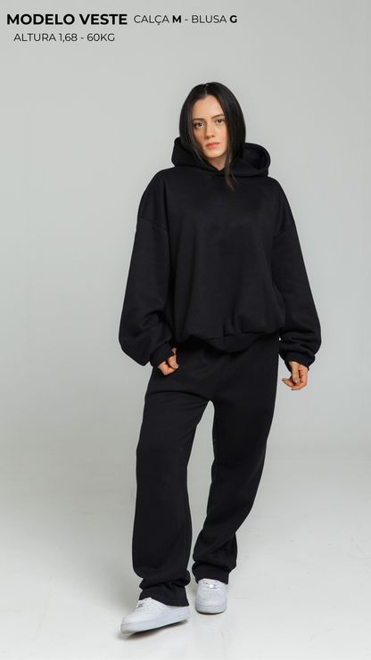 CONJUNTO DE MOLETOM PRETO COM TOUCA