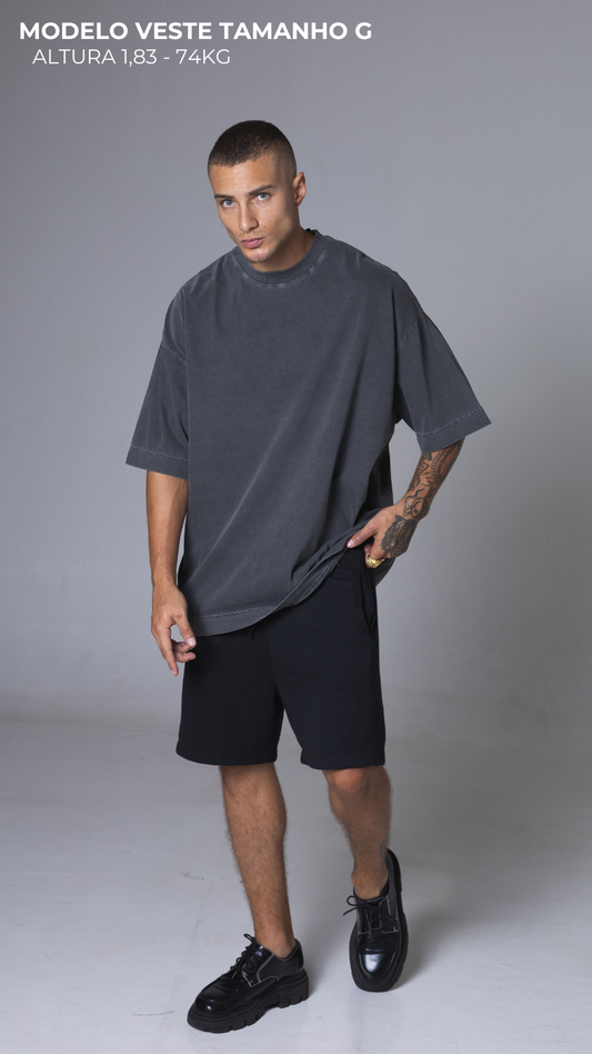 CONJUNTO OVERSIZED CAMISETA CINZA CHUMBO E BERMUDA PRETA