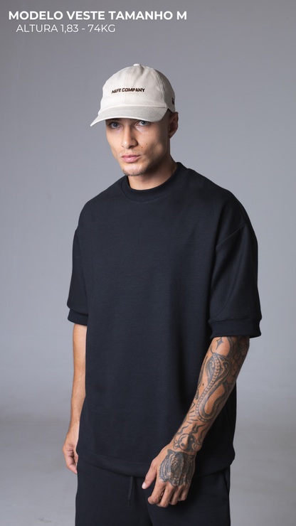 CAMISETA REGULAR FIT MOLETOM MANGA CURTA PRETA