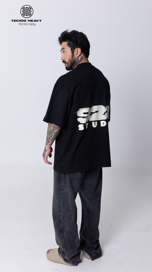 CAMISETA OVERSIZED HEAVY EDITION — PRETA 923