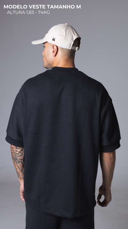 CAMISETA REGULAR FIT MOLETOM MANGA CURTA PRETA