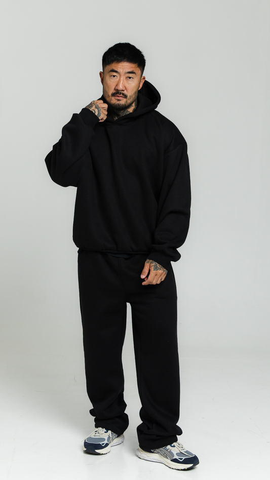 CONJUNTO DE MOLETOM PRETO COM TOUCA
