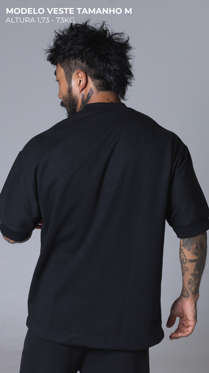 CAMISETA REGULAR FIT MOLETOM MANGA CURTA PRETA