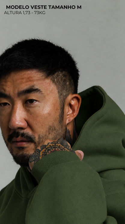 BLUSA DE MOLETOM VERDE AZEITONA COM TOUCA