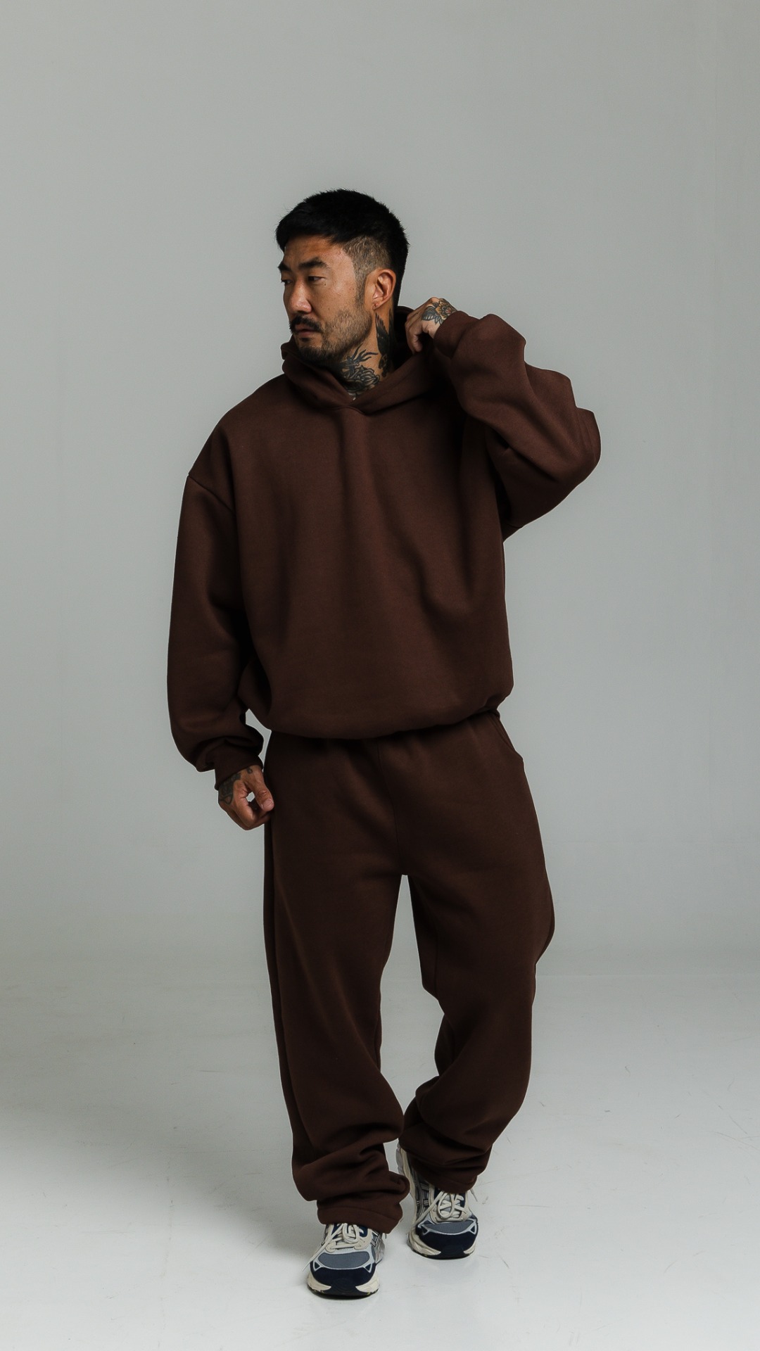 CONJUNTO DE MOLETOM MARROM COM TOUCA