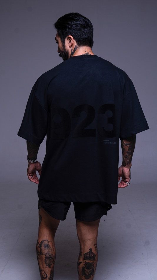 CAMISETA OVERSIZED PRETA 923 EXCLUSIVA