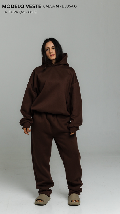 CONJUNTO DE MOLETOM MARROM COM TOUCA